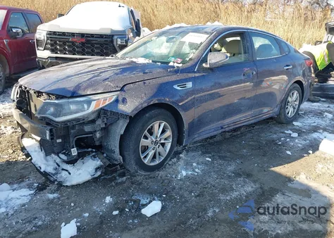 2016 Kia Optima Lx z USA, uszkodzony, nr VIN 5XXGT4L38GG121113